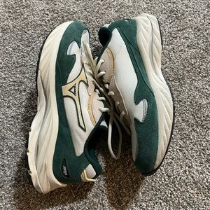Men’s 10.5 Mizuno Wave Rider Beta
